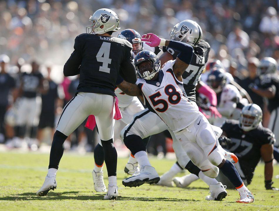 OAKLAND, CA - OCTOBER 11: Von Miller #58 of the Denver Broncos sacks Derek Carr #4 of the Oakland Raiders int he third quarter at O.co Coliseum on October 11, 2015 in Oakland, California. (Photo by Ezra Shaw/Getty Images)