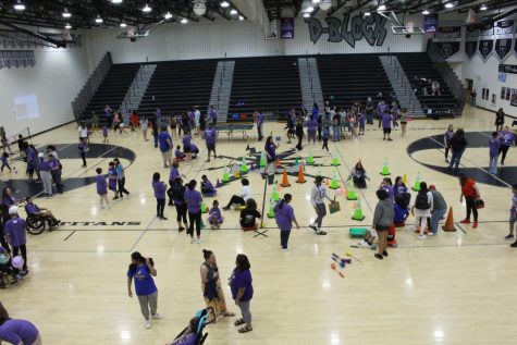 Students were offered a variety of activities, such as JustDance, scooters, ping pong, badminton, cups, balloons, and hockey. (Caelan Jones)